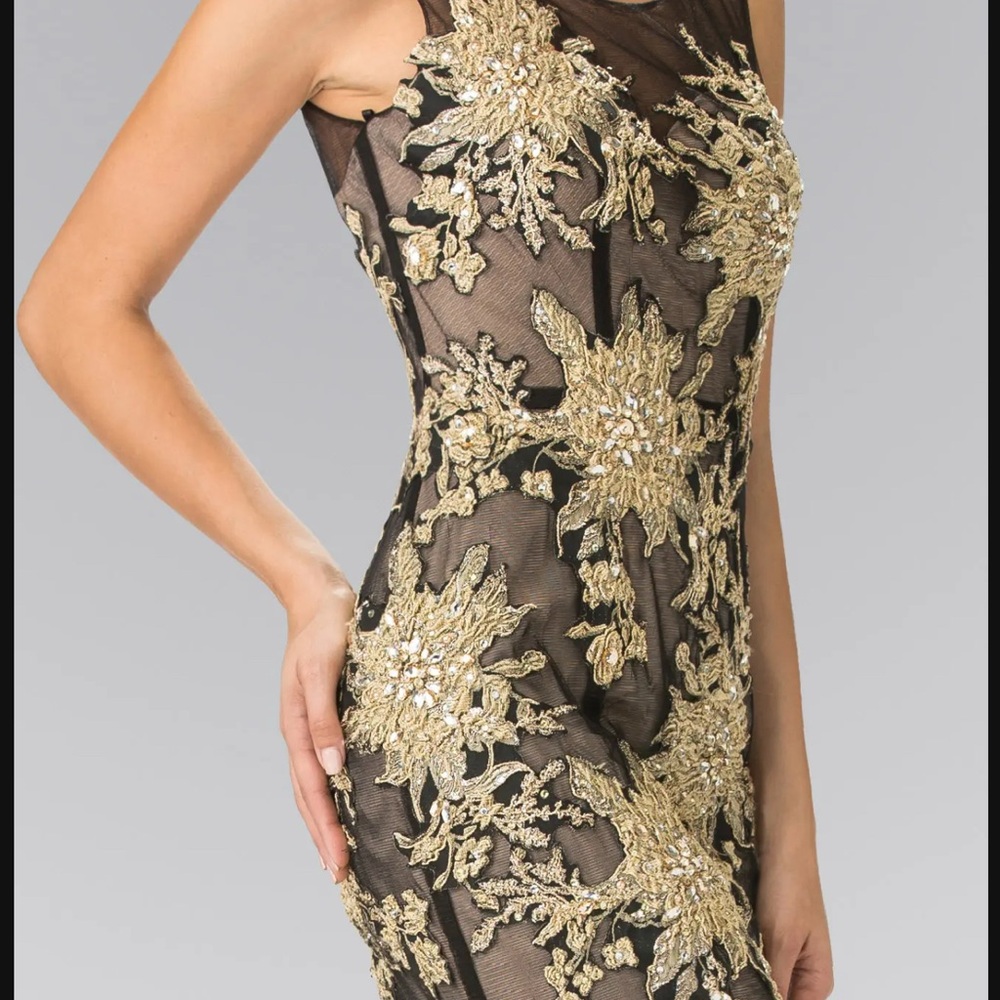 Black and Gold Backless Dress - Picture 3 of 17
